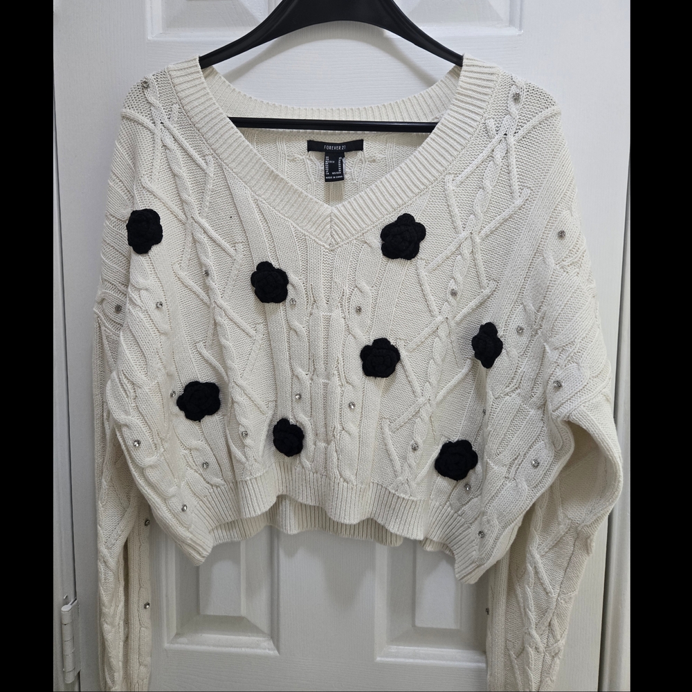 Forever 21 Ivory V-Neck Sweater Black Floral Accents Women's Size Medium NWT
